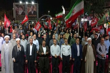 حماسه حضور مردم سنندج در اجتماع شبانه میدان آزادی
