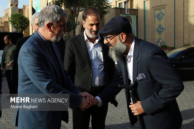 بازدید وزیر فرهنگ و ارشاد اسلامی از «مدرسه میناب» بازدید وزیر فرهنگ و ارشاد اسلامی از «مدرسه میناب»