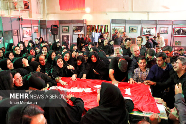 وداع <a href='https://sayeb.ir/tag/%da%a9%d8%b1%d9%85%d8%a7%d9%86%d8%b4%d8%a7%d9%87'></div>کرمانشاه</a> با پیکر مطهر شهدای <a href='https://sayeb.ir/tag/%d9%87%d9%88%d8%a7%d9%81%d8%b6%d8%a7%db%8c-%d8%b3%d9%be%d8%a7%d9%87'>هوافضای سپاه</a>
