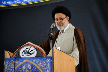 امام جمعه ماکو: وحدت جامعه نباید قربانی اختلاف‌ افکنی شود