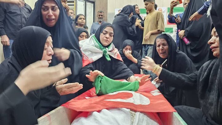 استقبال باشکوه شهروندان دیر از پیکر سه شهید حملات اخیر دشمن