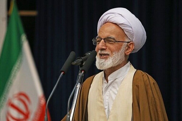 آیت الله دری: نیروهای مسلح سنگربانان امنیت و استقلال ایران هستند