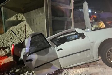 واژگونی کامیون روی ال۹۰ در آزادراه قزوین ـ زنجان؛ پدر و پسر جان باختند