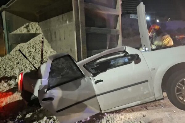 واژگونی کامیون روی ال۹۰ در آزادراه قزوین ـ زنجان؛ پدر و پسر جان باختند
