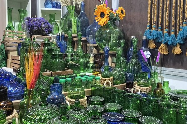 پشت غرفه‌های رنگارنگ، چه خبر است؟ اینجا هر محصول یک قصه دارد