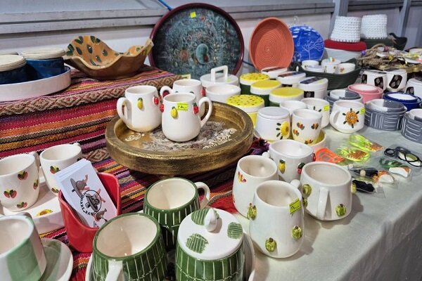 پشت غرفههای رنگارنگ، چه خبر است؟ اینجا هر محصول یک قصه دارد