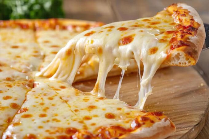 Best Pizza Cheese for Melting and Stretchiness
