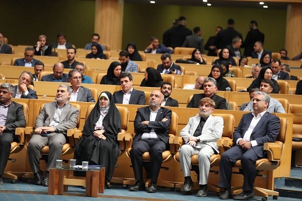بهروزآذر: دولت در حال حرکت به سمت توسعه بنگاه‌های اقتصادی پایدار است