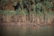 تفریح کودکان در آب‌های پرخطر
