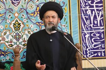 معلمان معماران هویت نسل جوان و خط‌شکنان نبرد فرهنگی هستند