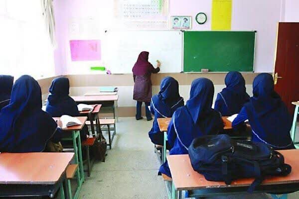 ۶ هزار مدرسه برای ۷۰۱ هزار دانش آموز کرمانی؛ سرانه آموزشی افزایش یابد ۶ هزار مدرسه برای ۷۰۱ هزار دانش آموز کرمانی؛ سرانه آموزشی افزایش یابد