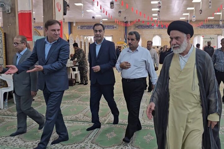 اجتماع مردم دیر در بزرگداشت شهدای لاوان؛ تأکید بر تداوم راه شهدا