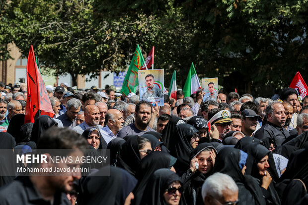 تشییع پیکر خلبان شهید حسین مهدویان در قزوین