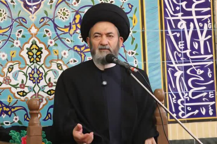 معلمان معماران هویت نسل جوان و خط‌شکنان نبرد فرهنگی هستند