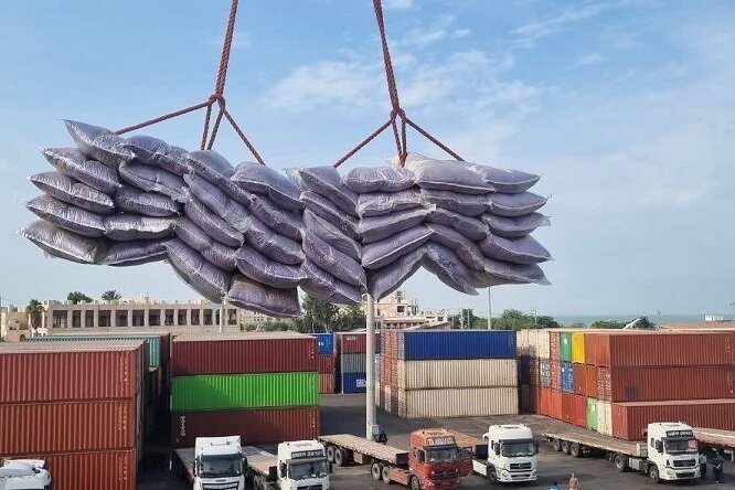 جهش ۳۶۸ درصدی جابه‌جایی کالاهای اساسی در بوشهر