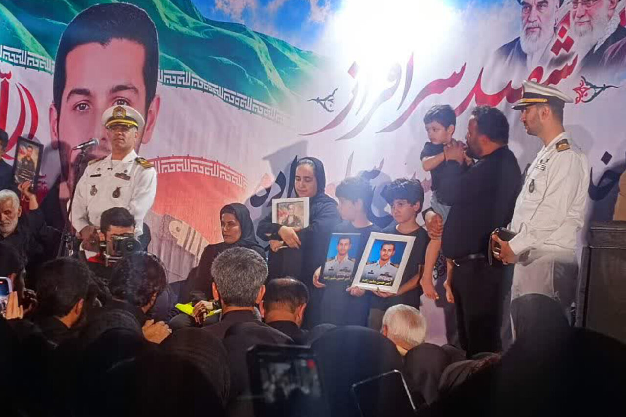 ناخدایکم قنبری: اجازه نمی‌دهیم پای دشمن به آب و خاک ایران برسد