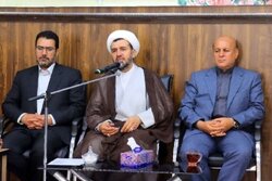 دوستی‌نژاد: عرضه پوشاک غیرمتعارف و ترویج بدحجابی پذیرفته نیست