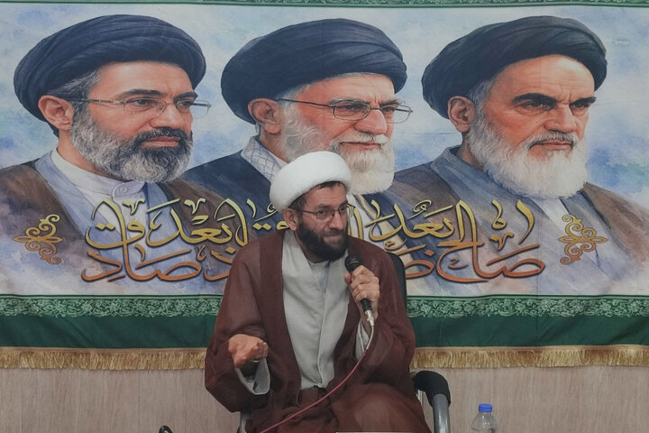 هجرت برای کسب علم انسان را از غرق‌شدن در دنیا نجات می‌دهد