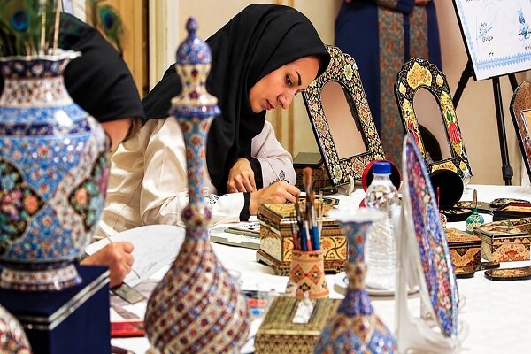 پشت غرفه‌های رنگارنگ، چه خبر است؟ اینجا هر محصول یک قصه دارد