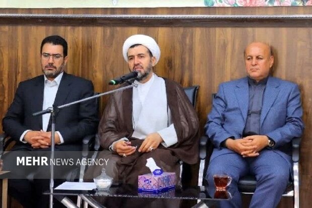 دوستی‌نژاد: عرضه پوشاک غیرمتعارف و ترویج بدحجابی پذیرفته نیست