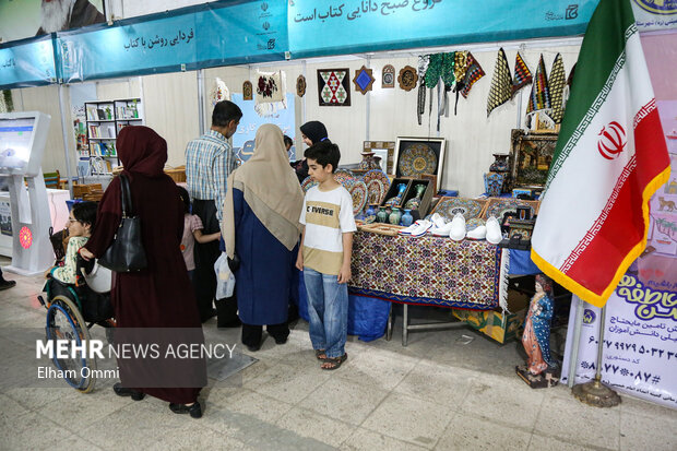 افتتاح دهمین نمایشگاه بین‌المللی کتاب کردستان در سنندج