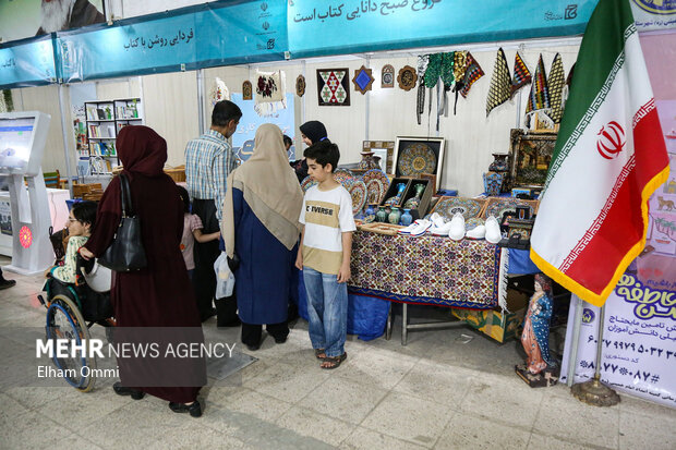 افتتاح دهمین نمایشگاه بین‌المللی کتاب در سنندج