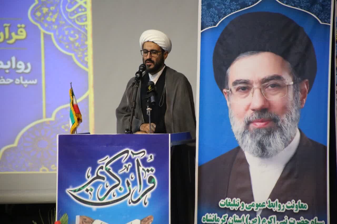 حجت‌الاسلام احمدی: انس با قرآن باید خط ثابت زندگی انسان باشد