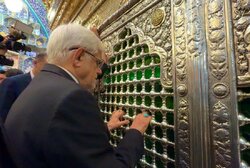 معاون اول رئیس‌جمهور حرم مطهر حضرت معصومه(س) را زیارت کرد