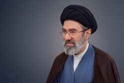 زندگی‌نامه آیت‌الله سید مجتبی خامنه‌ای؛ از جبهه تا اجتهاد و رهبری