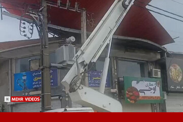 سقوط سقف خانه بر روی تأسیسات برق در بابلسر