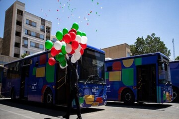اتوبوس «فب‌کیدز» به باغ کتاب رسید؛ فناوری در دسترس کودکان