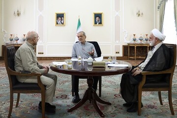 İran'da Yasama, Yürütme ve Yargı Organlarının Başkanları toplandı