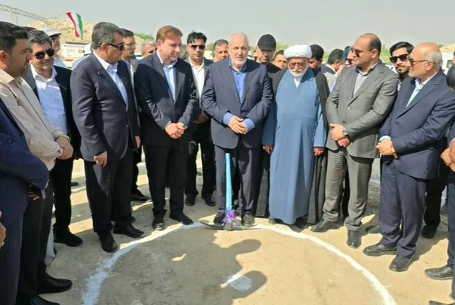 آغاز عملیات اجرایی پست برق ۱۳۲/۲۰ کیلوولت چاه مبارک با حضور وزیر نیرو