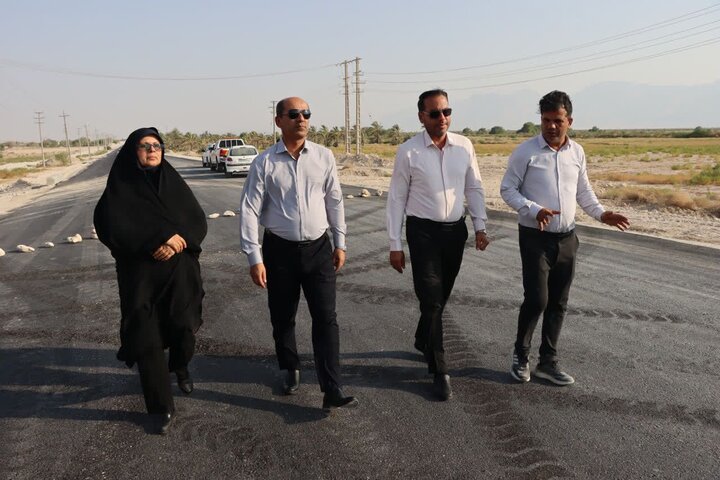 پل روستای درویشی دشتی پس از تعریض آماده آسفالت می‌شود