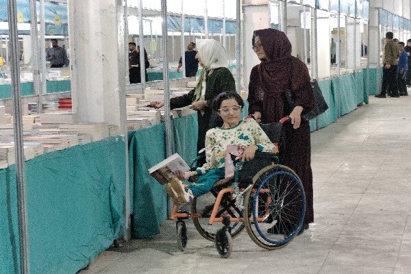 «کتابخوانترین رهبر دنیا»؛ روایتی از جایگاه مطالعه در زندگی رهبر شهید