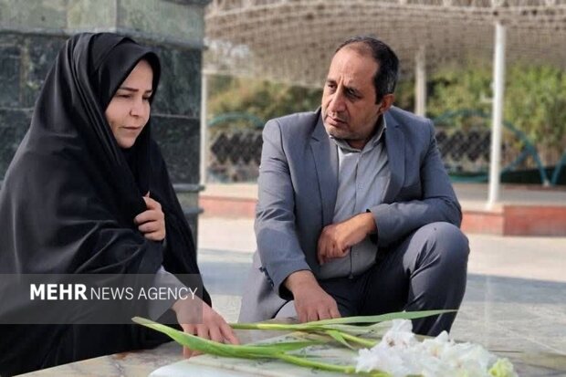 تبیرئی: خدمت به خانواده شهدا یک وظیفه است