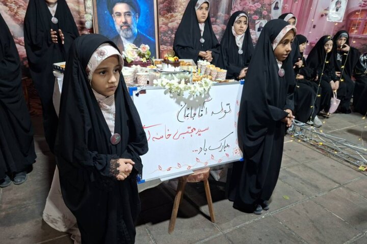 تولد رهبر انقلاب در تجمعات شبانه مشهد