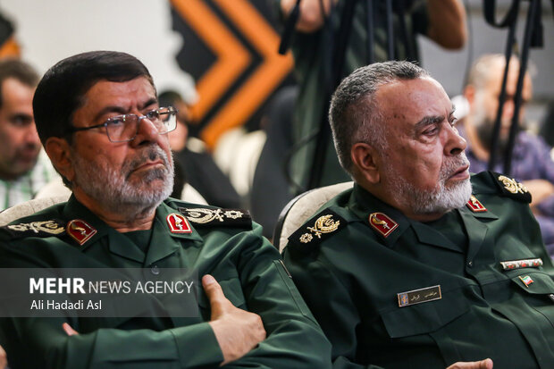 مراسم رونمایی از کتاب «سخت ولی شیرین»