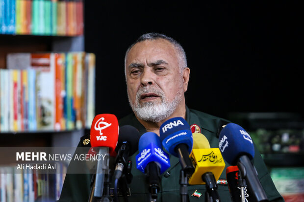 مراسم رونمایی از کتاب «سخت ولی شیرین»