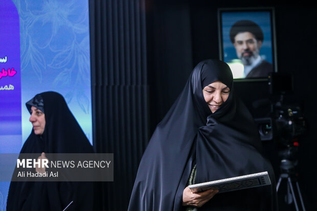 مراسم رونمایی از کتاب «سخت ولی شیرین»