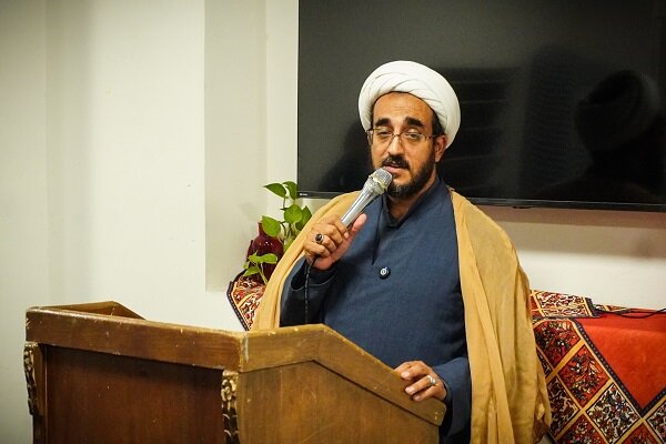 مداحان جلسات ترحیم باید نقش فرهنگی خود را جدی بگیرند مداحان جلسات ترحیم باید نقش فرهنگی خود را جدی بگیرند