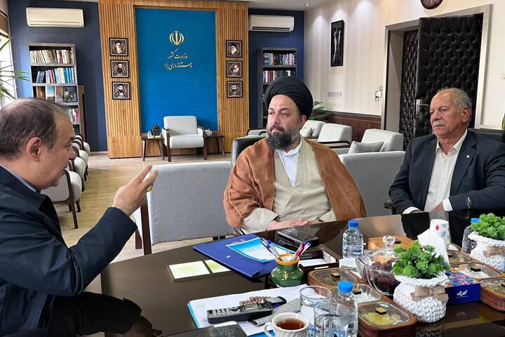 تأکید بر توسعه زیرساخت‌های اداری در شهرستان زارچ
