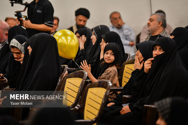 جشن تولد فرزندان شهدای جنگ اخیر در آستان مسجد جمکران