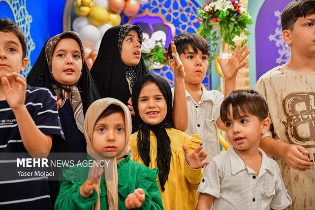 جشن تولد فرزندان شهدای جنگ اخیر در آستان مسجد جمکران