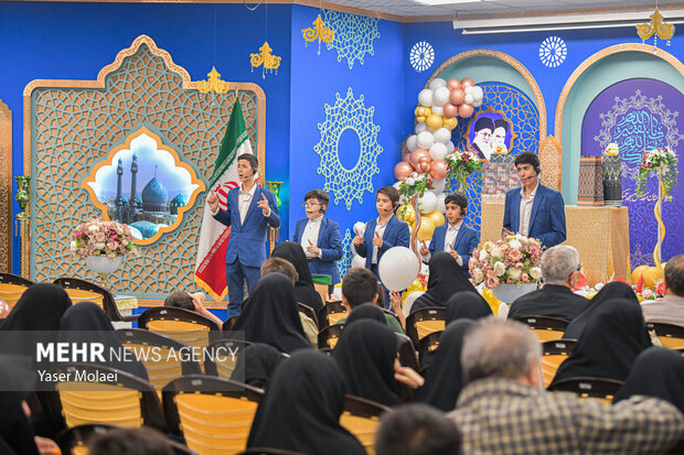جشن تولد فرزندان شهدای جنگ اخیر در آستان مسجد جمکران