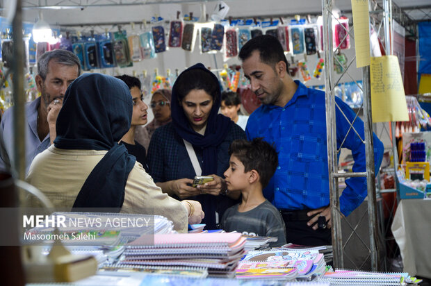 İran'da okul alışverişi heyecanı
