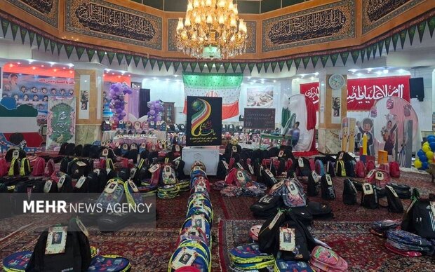 اهدای ۳۰۰۰ پک تحصیلی به دانشآموزان استانهای کمبرخوردار کشور