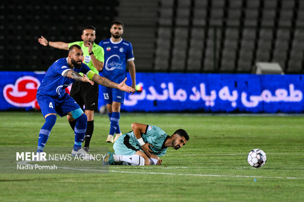 لیگ برتر فوتبال - استقلال و پیکان