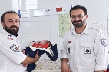 وقتی آمبولانس، اتاق زایمان شد؛ تولد نوزاد در مسیر دیشموک
