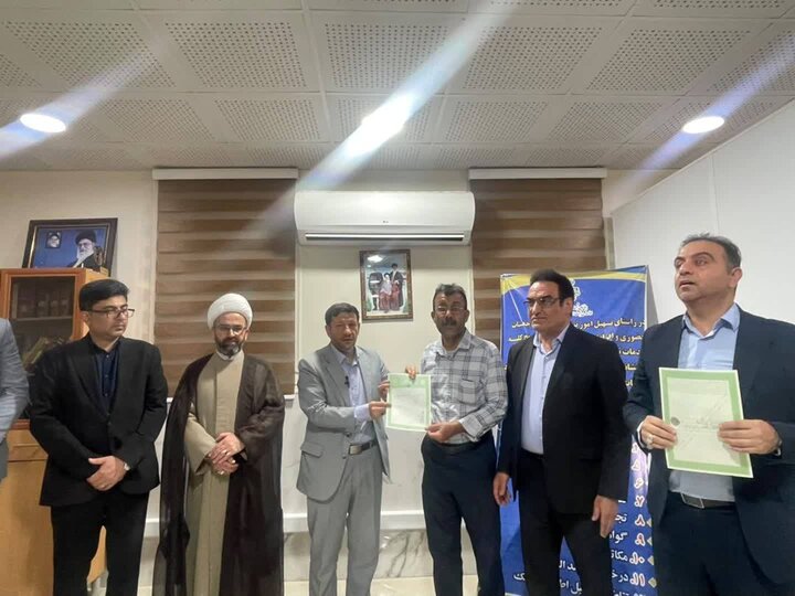 ۴۰ سند تک‌برگی تبدیلی در شهرستان دشتی اهدا شد